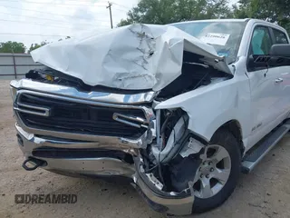 2020 Ram 1500 Big Horn с VIN 1C6SRFFT9LN321942, выставлен на аукционе IAAI как лот 42290626 с пробегом Не указан миль и . История ставок и продаж доступна на DreamBid. Изображение 6.