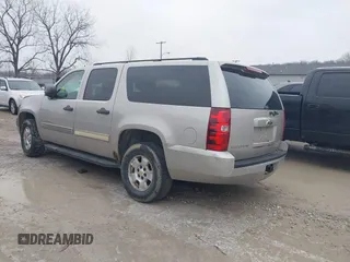 2009 Chevrolet Suburban LT with VIN 1GNFK16309R259972, listed as a IAAI auction lot 41568798 with 327,218 mi miles. Bid and sale history available at carsss.com. Image 3.