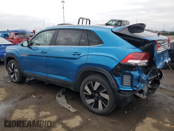 2024 Volkswagen Atlas SE with VIN 1V2HE2CA7RC214871, listed as a Copart auction lot 50061975 with 18,808 mi miles and Clean title. Bid and sale history available at DreamBid. Image 2.