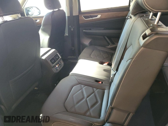2024 Volkswagen Atlas SE with VIN 1V2HR2CA8RC579421, listed as a IAAI auction lot 42850666 with 18,926 mi miles and . Bid and sale history available at DreamBid. Image 7.