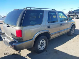 2002 Chevrolet Blazer LS z VIN 1GNDT13W52K213071, wystawiony jako IAAI lot #41336010 z przebiegiem 157 758 mil mil oraz . Historia ofert i sprzedaży dostępna na DreamBid. Obrazek 4.
