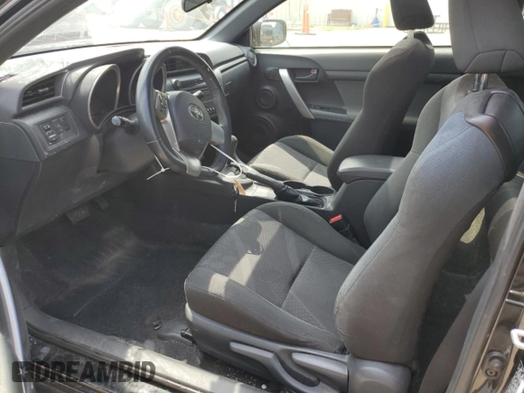 2013 Scion tC z VIN JTKJF5C70D3064576, wystawiony jako Copart lot #56104725 z przebiegiem 83 379 mil mil oraz Szkody całkowita. Historia ofert i sprzedaży dostępna na DreamBid. Obrazek 7.