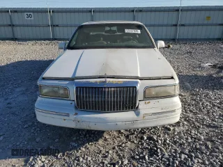1996 Lincoln Town Car Signature with VIN 1LNLM82WXTY654457, listed as a Copart auction lot 53097635 with 257,446 mi miles and Salvage title. Bid and sale history available at DreamBid. Image 5.