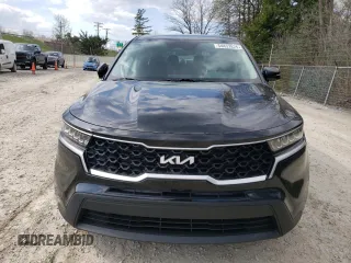 2023 Kia Sorento LX z VIN 5XYRGDLC4PG216535, wystawiony jako Copart lot #54432825 z przebiegiem 11 410 mil mil oraz Szkody całkowita. Historia ofert i sprzedaży dostępna na DreamBid. Obrazek 5.