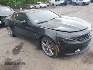 2020 Chevrolet Camaro 1LT z VIN 1G1FB1RX8L0115081, wystawiony jako IAAI lot #42081920 z przebiegiem 38 793 mil mil oraz . Historia ofert i sprzedaży dostępna na DreamBid. Obrazek 1.