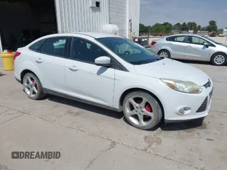 2012 Ford Focus SE with VIN 1FAHP3F25CL381667, listed as a IAAI auction lot 42025411 with 174,372 mi miles. Bid and sale history available at carsss.com. Image 1.
