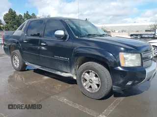 2007 Chevrolet Avalanche 1LT with VIN 3GNEC12027G305318, listed as a IAAI auction lot 41825728 with 190,558 mi miles and . Bid and sale history available at DreamBid. Image 1.