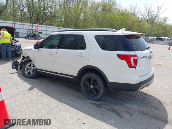 2017 Ford Explorer XLT z VIN 1FM5K8DH4HGA21835, wystawiony jako IAAI lot #42148816 z przebiegiem 109 583 mil mil oraz . Historia ofert i sprzedaży dostępna na DreamBid. Obrazek 3.