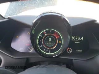 2020 Aston Martin Vantage z VIN SCFSMGAW4LGN03942, wystawiony jako Copart lot #49004855 z przebiegiem 42 583 mil mil oraz Szkody całkowita. Historia ofert i sprzedaży dostępna na DreamBid. Obrazek 9.