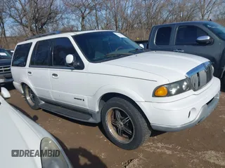 2001 Lincoln Navigator z VIN 5LMFU28R51LJ32175, wystawiony jako IAAI lot #41473282 z przebiegiem 231 832 mil mil oraz . Historia ofert i sprzedaży dostępna na DreamBid. Obrazek 1.