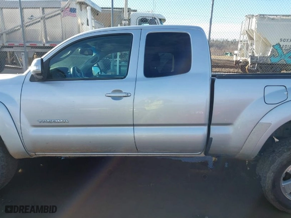 2013 Toyota Tacoma with VIN 5TFUU4EN6DX081858, listed as a IAAI auction lot 41567681 with NaN miles. Bid and sale history available at carsss.com. Image 14.