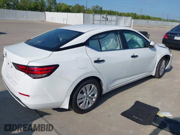 2024 Nissan Sentra S z VIN 3N1AB8BV8RY241364, wystawiony jako IAAI lot #39999788 z przebiegiem 8 509 mil mil oraz . Historia ofert i sprzedaży dostępna na DreamBid. Obrazek 4.