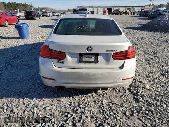 2015 BMW 3 Series 328i z VIN WBA3C1C58FP116657, wystawiony jako Copart lot #49797755 z przebiegiem Nie podano mil oraz Szkoda całkowita • Salvage title. Historia ofert i sprzedaży dostępna na DreamBid. Obrazek 6.