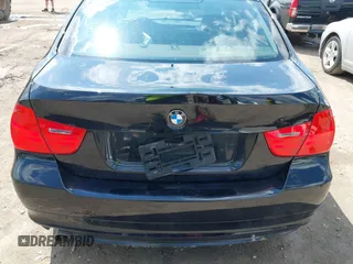 2009 BMW 3 Series 328i xDrive z VIN WBAPK73549A449839, wystawiony jako IAAI lot #42265190 z przebiegiem 114 179 mil mil oraz . Historia ofert i sprzedaży dostępna na DreamBid. Obrazek 6.