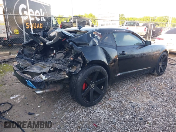 2011 Chevrolet Camaro 1LT z VIN 2G1FB1ED1B9150934, wystawiony jako IAAI lot #41981291 z przebiegiem 151 435 mil mil oraz . Historia ofert i sprzedaży dostępna na DreamBid. Obrazek 4.
