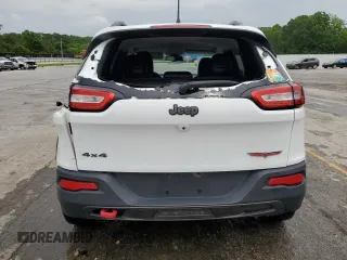 2017 Jeep Cherokee Trailhawk z VIN 1C4PJMBS3HW569628, wystawiony jako Copart lot #57105855 z przebiegiem 127 637 mil mil oraz Szkoda całkowita • Salvage title. Historia ofert i sprzedaży dostępna na DreamBid. Obrazek 6.