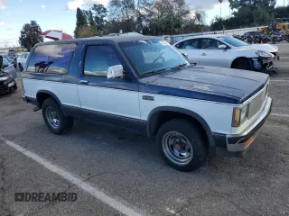 1989 Chevrolet Blazer z VIN 1GNCS18Z8K8149381, wystawiony jako Copart lot #41138414 z przebiegiem 61 828 mil mil oraz Szkoda całkowita • Salvage title. Historia ofert i sprzedaży dostępna na DreamBid. Obrazek 4.