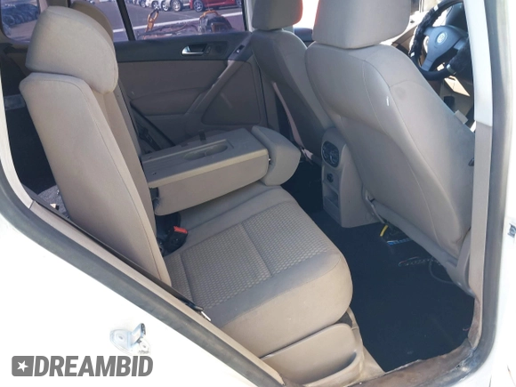 2010 Volkswagen Tiguan with VIN WVGAV9AX1AW513306, listed as a IAAI auction lot 41626072 with 162,086 mi miles and . Bid and sale history available at DreamBid. Image 8.