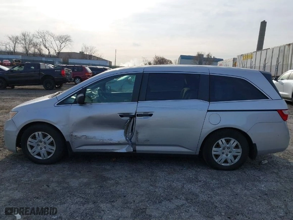 2013 Honda Odyssey LX with VIN 5FNRL5H22DB028827, listed as a IAAI auction lot 41775121 with 211,205 mi miles. Bid and sale history available at carsss.com. Image 14.