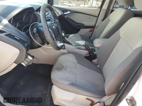 2013 Ford Focus SE z VIN 1FADP3F24DL128940, wystawiony jako Copart lot #54798665 z przebiegiem Nie podano mil oraz Tytuł czysty. Historia ofert i sprzedaży dostępna na DreamBid. Obrazek 7.