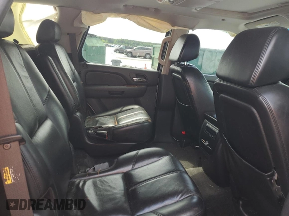 2007 Chevrolet Tahoe LTZ z VIN 1GNFC13J07R177477, wystawiony jako Copart lot #56707715 z przebiegiem 222 879 mil mil oraz Szkoda całkowita • Salvage title. Historia ofert i sprzedaży dostępna na DreamBid. Obrazek 11.