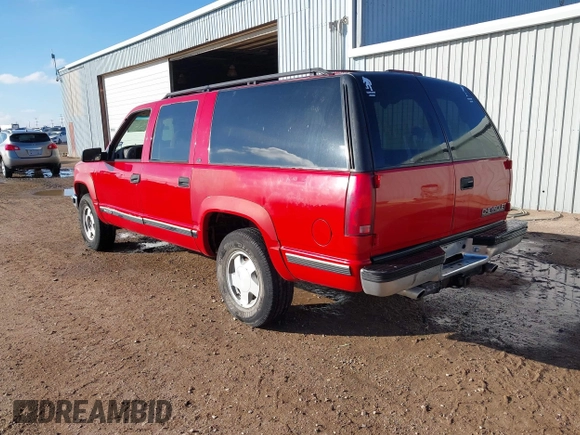 1997 Chevrolet Suburban with VIN 3GNFK16R7VG130092, listed as a IAAI auction lot 41280028 with 211,493 mi miles. Bid and sale history available at carsss.com. Image 3.