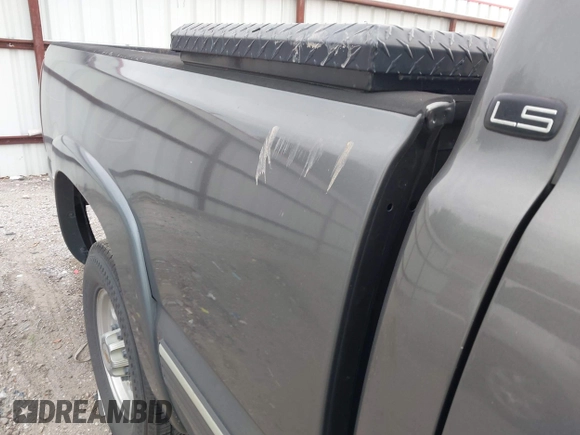 2002 Chevrolet Silverado 1500HD LT z VIN 1GCGC13U52F214511, wystawiony jako IAAI lot #42154128 z przebiegiem 110 760 mil mil oraz . Historia ofert i sprzedaży dostępna na DreamBid. Obrazek 6.