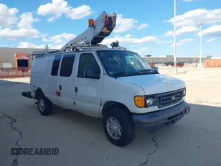2007 Ford Econoline Cargo z VIN 1FTSE34L37DA57344, wystawiony jako IAAI lot #42193599 z przebiegiem 211 674 mil mil oraz . Historia ofert i sprzedaży dostępna na DreamBid. Obrazek 1.