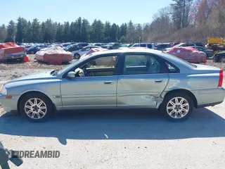2004 Volvo S80 z VIN YV1TH59HX41360415, wystawiony jako IAAI lot #42133565 z przebiegiem 82 460 mil mil oraz . Historia ofert i sprzedaży dostępna na DreamBid. Obrazek 14.