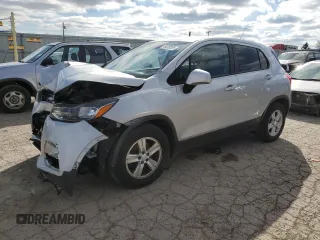 2020 Chevrolet Trax LS z VIN 3GNCJKSB2LL322934, wystawiony jako Copart lot #49228295 z przebiegiem 104 391 mil mil oraz Szkoda całkowita • Salvage title. Historia ofert i sprzedaży dostępna na DreamBid. Obrazek 1.