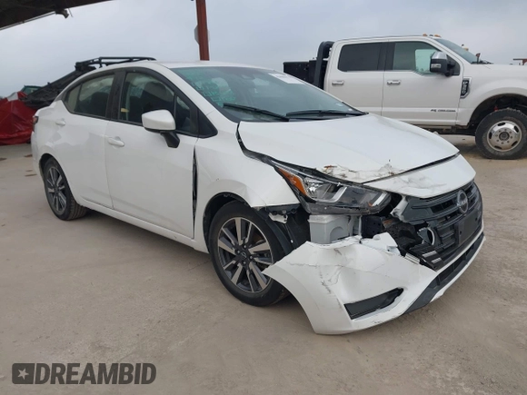 2023 Nissan Versa SV z VIN 3N1CN8EV9PL838576, wystawiony jako IAAI lot #42080373 z przebiegiem 28 542 mil mil oraz . Historia ofert i sprzedaży dostępna na DreamBid. Obrazek 1.