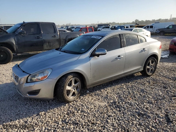 2013 Volvo S60 T5 with VIN YV1612FH3D2222908, listed as a Copart auction lot 52054055 with 49,011 mi miles and Salvage Title. Bid and sale history available at carsss.com. Image 1.