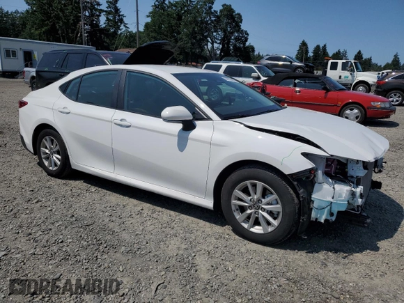2025 Toyota Camry LE z VIN 4T1DAACK8SU540544, wystawiony jako Copart lot #58835005 z przebiegiem 14 268 mil mil oraz Szkoda całkowita • Salvage title. Historia ofert i sprzedaży dostępna na DreamBid. Obrazek 4.
