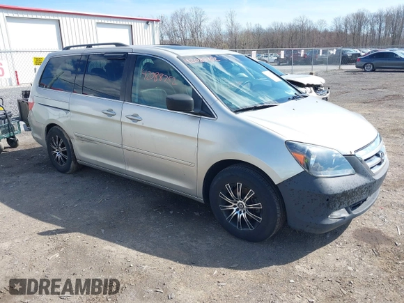 2007 Honda Odyssey Touring with VIN 5FNRL38827B045088, listed as a IAAI auction lot 42088752 with 224,655 mi miles. Bid and sale history available at carsss.com. Image 1.