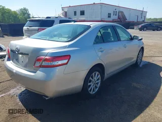 2011 Toyota Camry LE z VIN 4T4BF3EK0BR214583, wystawiony jako IAAI lot #42145861 z przebiegiem 70 789 mil mil oraz . Historia ofert i sprzedaży dostępna na DreamBid. Obrazek 4.