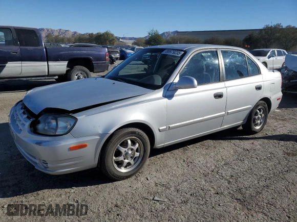 2003 Hyundai Accent GL z VIN KMHCG45C63U413388, wystawiony jako Copart lot #88979235 z przebiegiem 240 928 mil mil oraz Szkoda całkowita • Salvage title. Historia ofert i sprzedaży dostępna na DreamBid. Obrazek 1.