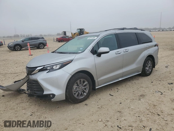 2025 Toyota Sienna XLE with VIN 5TDJRKEC2SS234150, listed as a Copart auction lot 43014285 with 5,996 mi miles and Salvage Title. Bid and sale history available at carsss.com. Image 1.