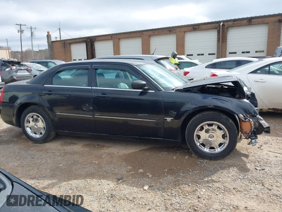 2005 Chrysler 300 with VIN 2C3AA53G85H663170, listed as a IAAI auction lot 41541330 with 198,041 mi miles. Bid and sale history available at carsss.com. Image 14.