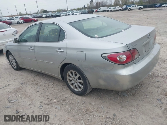 2002 Lexus ES 300 with VIN JTHBF30G425002375, listed as a IAAI auction lot 42031737 with 160,562 mi miles. Bid and sale history available at carsss.com. Image 3.