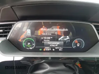 2020 Audi e-tron Sportback Premium Plus z VIN WA12ABGE3LB035458, wystawiony jako Copart lot #80768364 z przebiegiem 22 823 mil mil oraz Szkoda całkowita • Salvage title. Historia ofert i sprzedaży dostępna na DreamBid. Obrazek 9.