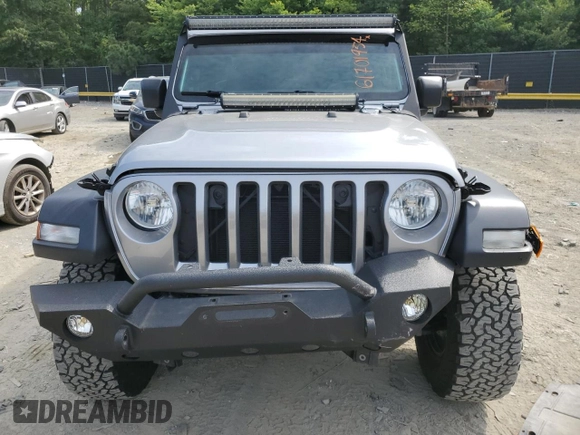 2020 Jeep Wrangler Unlimited Sport with VIN 1C4HJXDM5LW208799, listed as a Copart auction lot 61701954 with 33,873 mi miles and Salvage title. Bid and sale history available at DreamBid. Image 5.