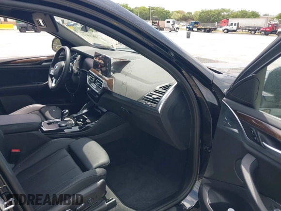 2024 BMW X4 xDrive30i z VIN 5UX33DT09R9W67695, wystawiony jako IAAI lot #42087562 z przebiegiem 20 324 mil mil oraz . Historia ofert i sprzedaży dostępna na DreamBid. Obrazek 5.