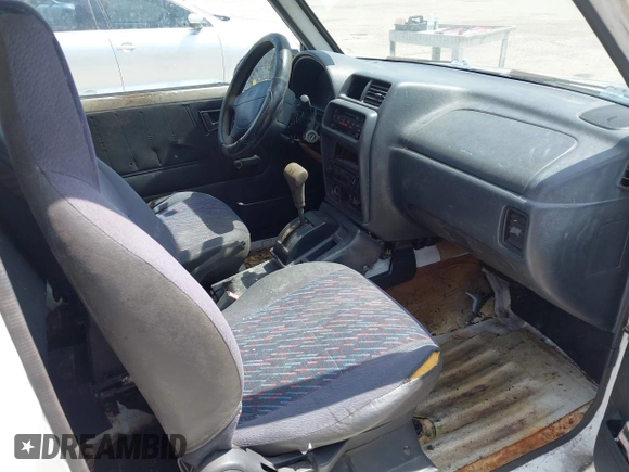 1996 Chevrolet Tracker z VIN 2CNBE1862T6948982, wystawiony jako IAAI lot #42719225 z przebiegiem 257 760 mil mil oraz . Historia ofert i sprzedaży dostępna na DreamBid. Obrazek 5.