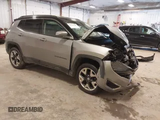 2019 Jeep Compass Limited z VIN 3C4NJDCB0KT656468, wystawiony jako IAAI lot #42221300 z przebiegiem 105 115 mil mil oraz . Historia ofert i sprzedaży dostępna na DreamBid. Obrazek 1.