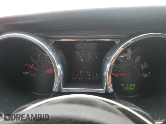 2007 Ford Mustang Deluxe z VIN 1ZVFT80N275364703, wystawiony jako Copart lot #56668525 z przebiegiem 183 132 mil mil oraz Czysty tytuł • Clean title. Historia ofert i sprzedaży dostępna na DreamBid. Obrazek 9.