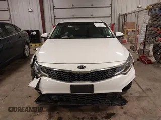 2019 Kia Optima LX with VIN 5XXGT4L38KG369502, listed as a IAAI auction lot 39820086 with 117,802 mi miles. Bid and sale history available at carsss.com. Image 13.
