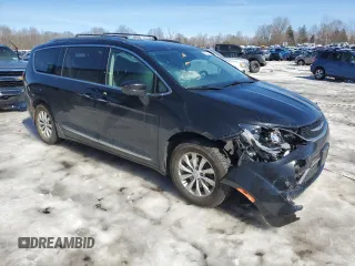 2018 Chrysler Pacifica Touring L with VIN 2C4RC1BG2JR306705, listed as a Copart auction lot 47840765 with 65,340 mi miles and Salvage Title. Bid and sale history available at DreamBid. Image 4.