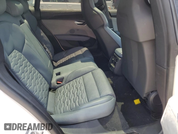 2022 Audi e-tron GT Prestige z VIN WAUEJBFW8N7001600, wystawiony jako Copart lot #60571595 z przebiegiem 26 399 mil mil oraz Szkoda całkowita • Salvage title. Historia ofert i sprzedaży dostępna na DreamBid. Obrazek 10.