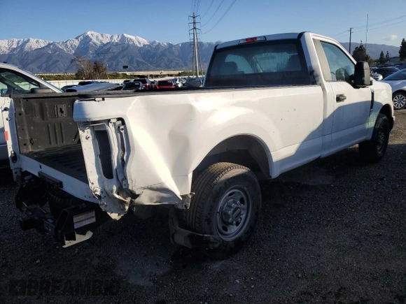 2017 Ford F-250 XL with VIN 1FTBF2A64HEE26438, listed as a Copart auction lot 45762404 with 133,077 mi miles and Salvage title. Bid and sale history available at DreamBid. Image 3.