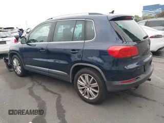 2012 Volkswagen Tiguan SE z VIN WVGAV7AX6CW510490, wystawiony jako IAAI lot #42098241 z przebiegiem 153 279 mil mil oraz . Historia ofert i sprzedaży dostępna na DreamBid. Obrazek 3.